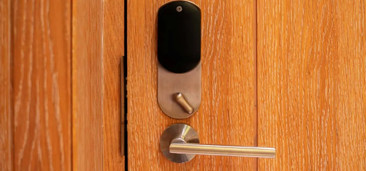 Automatic Locking Door Knob Leitrim